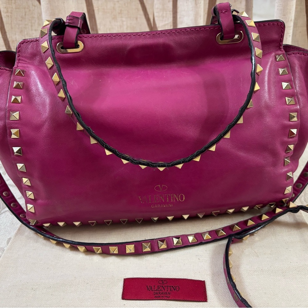 ๐ Valentino Garavani iconic 2 way tote bag๐ - Picture 3 of 14